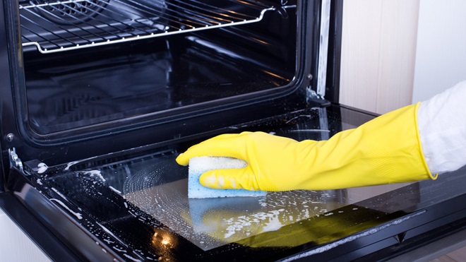 cleaning an oven at home